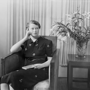 Yvonne Swingler (ne Bird), Lady Boord Greetings Card Enjoy Cheap Pice