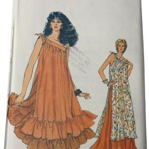 Vintage 70s 8293 Pattern Misses 6-22 Pullover Tunic Ruffle Skirt Cut by Vogue Discount Low Shipping Fee