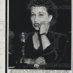 1954 Press Photo Mrs.Victoria Stone in the witness chair. The Cheapest For Sale