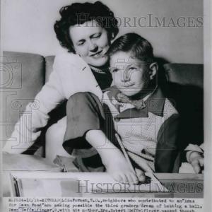 1954 Press Photo Mrs Robert Heffelfinger & son Dean to recieve new arms Cheap Low Cost
