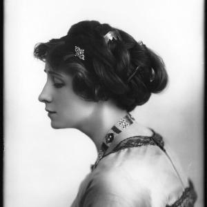 Valli Valli (ne Valli Knust) Portrait Print Real Online