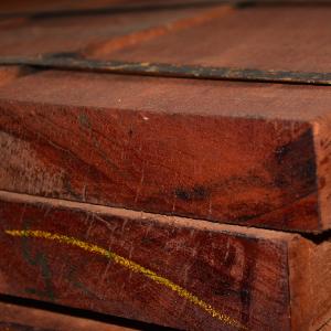 Hardhout ruw 50x200 550cm Cheap Finishline