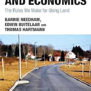 Planning, Law and Economics - Paperback / softback Pay With Visa