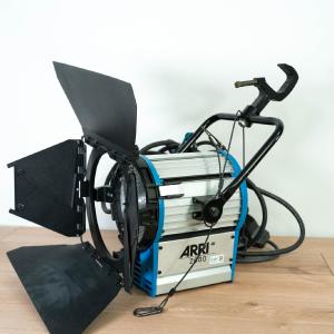 ARRI 2000 Fresnel Light Fixture Pay With Visa