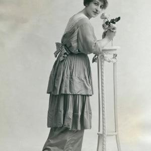 Yvonne Mirval Greetings Card Online Cheap Pice