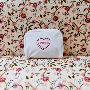 XOXO Small Signature Toiletry Bag Sale Best Wholesale