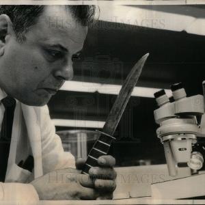 1966 Press Photo Kinife mass murders bioogist examined Cheap Get Authentic