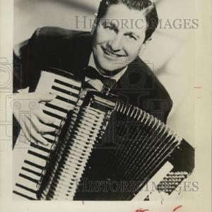 1958 Press Photo Lawrence Welk Countdown Package Cheap Pice