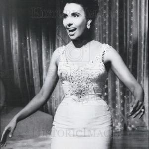 1958 Press Photo Lena Horne With Credit Card Cheap Online