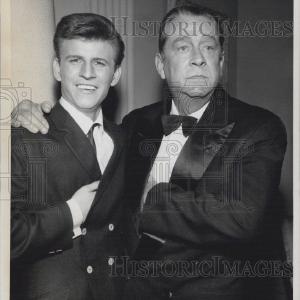 1963 Press Photo Bobby Rydell & James Dunn "Swinging Together" Countdown Package Cheap Online