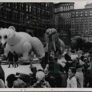 1963 Press Photo Christmas Parade Extremely For Sale