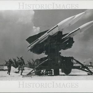 1962 Press Photo US Army Air Defense Command Missilemen Race To HAWK Missile Fashion Style Cheap Online