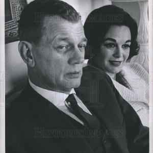 1962 Press Photo Joseph Cotten  pat medina 100% Guaranteed