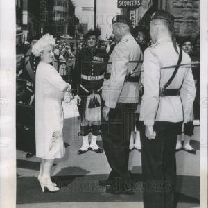 1962 Press Photo Queen Elizabeth Pictures For Sale