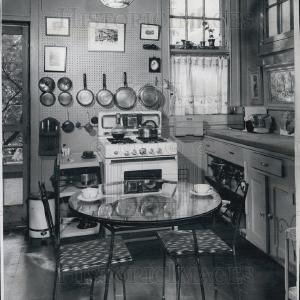 1960 Press Photo Pat Osclschlaeger's Kitchen Discount Countdown Package