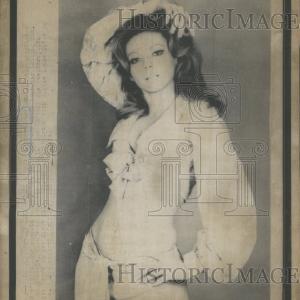 1970 Press Photo model poses photograph Sale Finishline