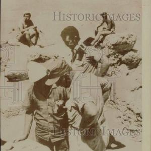 1970 Press Photo Moshe Dayan examines the remains of a synagogue at Samua Official Site