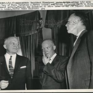 1957 Press Photo President Eisenhower meets with Herter and Stassen in office Very Cheap