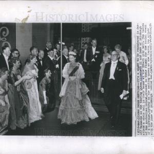 1957 Press Photo Queen Elizabeth II monarch Limited Edition