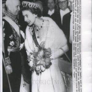 1957 Press Photo Queen Elizabeth England Royal Family France Visit Cheap Sale
