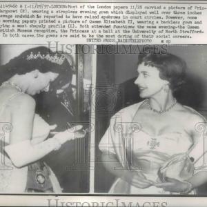 1957 Press Photo Princess Margaret and Queen Elizabeth at British Museum. For Sale