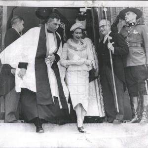 1957 Press Photo Queen Elizabeth British Royalty Low Cost