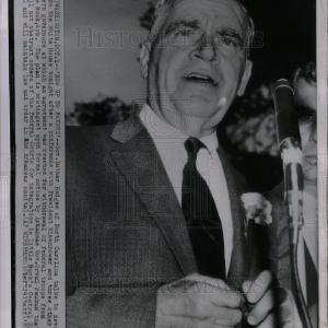1957 Press Photo Luther Hodges North Carolina Governor Shop Offer