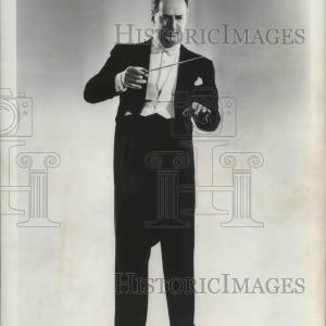 1957 Press Photo George Melachrino With Credit Card Free Shipping