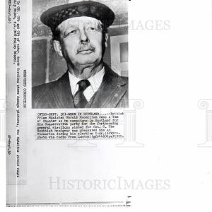 1959 Press Photo Tam o Shanter Harold Macmillan Cheap Pice Original