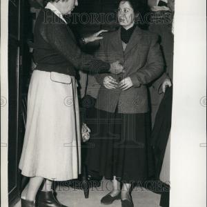 1957 Press Photo British Refugees From Egypt Free Shipping Cheap Pice