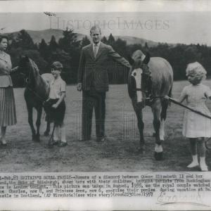 1957 Press Photo Britain's Royal Family Queen Elizabeth II - RSC66789 Sale Low Pice Fee Shipping