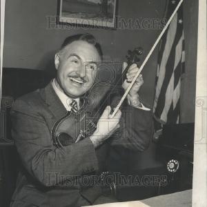 1957 Press Photo George Liberase Cheap Sale Huge Surprise