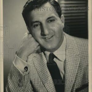 1957 Press Photo Danny Thomas stars in "The Danny Thomas Show," on CBS-TV. Fast Delivery Online