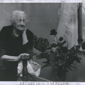 1957 Press Photo Back Year Elizabeth Russell Buy Cheap Countdown Package