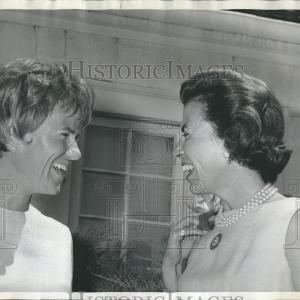 1965 Press Photo Mrs. James McDivitt & Mrs. Robert T. Isham. Discount Recommend