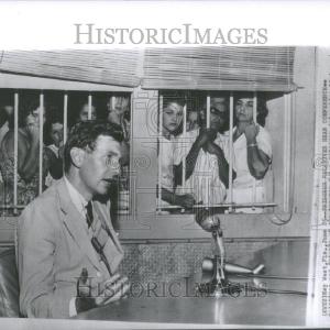 1961 Press Photo Relatives/ friends ten Cuban prisoners Clearance How Much