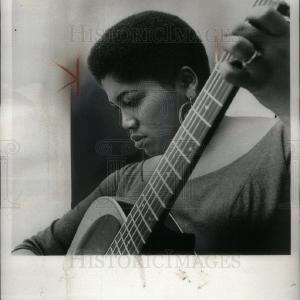 1961 Press Photo Odetta Singer Discount Store