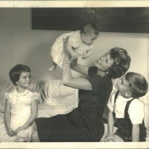1960 Press Photo Eunice Kennedy Shriver,children Maria,Bobby,Timmy Best Sale Online