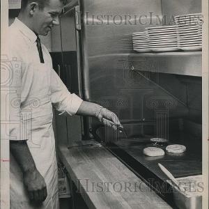 1960 Press Photo  Ray Sedecki of St Louis Cardinals at His Restaurant Clearance Wide Range Of