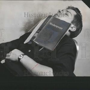 1965 Press Photo Robert Carlsen  Shakespeare Purchase Cheap Pice