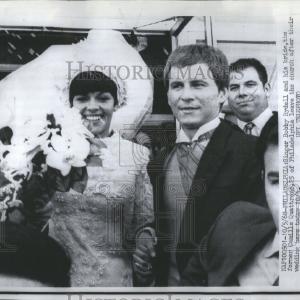 1968 Press Photo Singer Bobby Rydell Camille Quattrone With Mastercard For Sale