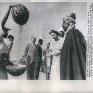 1956 Press Photo Queen Elizabeth II England Royalty Free Shipping Buy