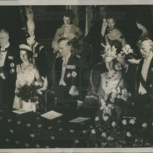 1956 Press Photo Queen Elizabeth II England Royalty Recommend