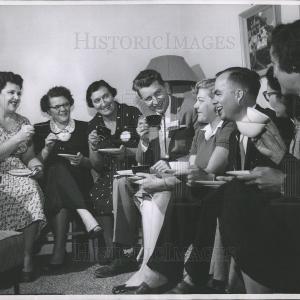 1956 Press Photo Byron Johnson Gray Mary Oliver Golden Sale Genuine