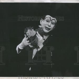 1956 Press Photo David London Buy Cheap Inexpensive