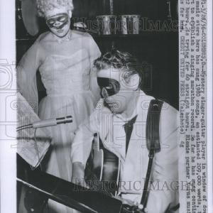 1956 Press Photo Downtown Music Store Mystery Singer Discount Latest Collections