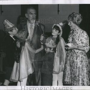 1970 Press Photo Cat  Hot Tin Roof William Thomas Gomez Free Shipping Low Cost