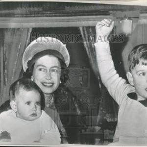 1964 Press Photo Queen Elizabeth II Andrew Edward Outlet Manchester
