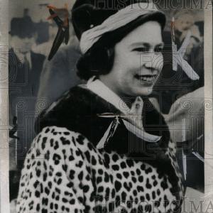 1964 Press Photo Queen Elizabeth - RRW76025 Affordable Cheap Pice
