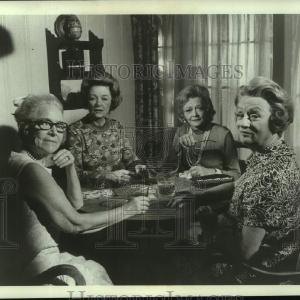 1971 Press Photo Helen Hayes Myrna Loy & Others Star in "Do Not Fold" Free Shipping